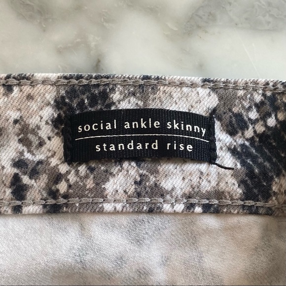 ANTHROPOLOGIE Sanctuary Snake Print Skinny Jeans - Picture 6 of 8